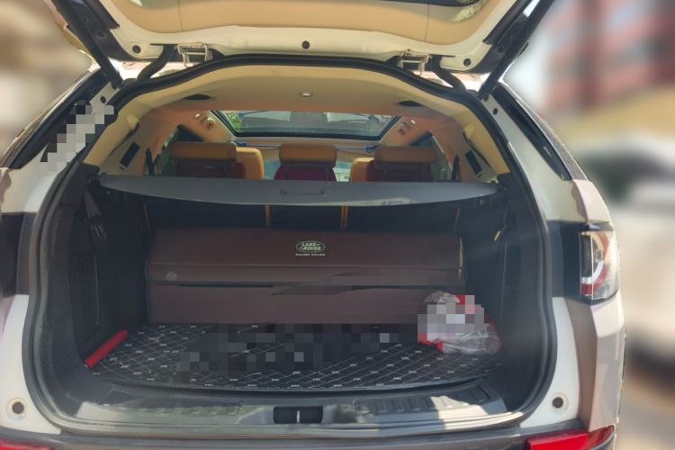 Used Land Rover Discovery Sport 2018 240 PS HSE LUXURY Edition Trunk