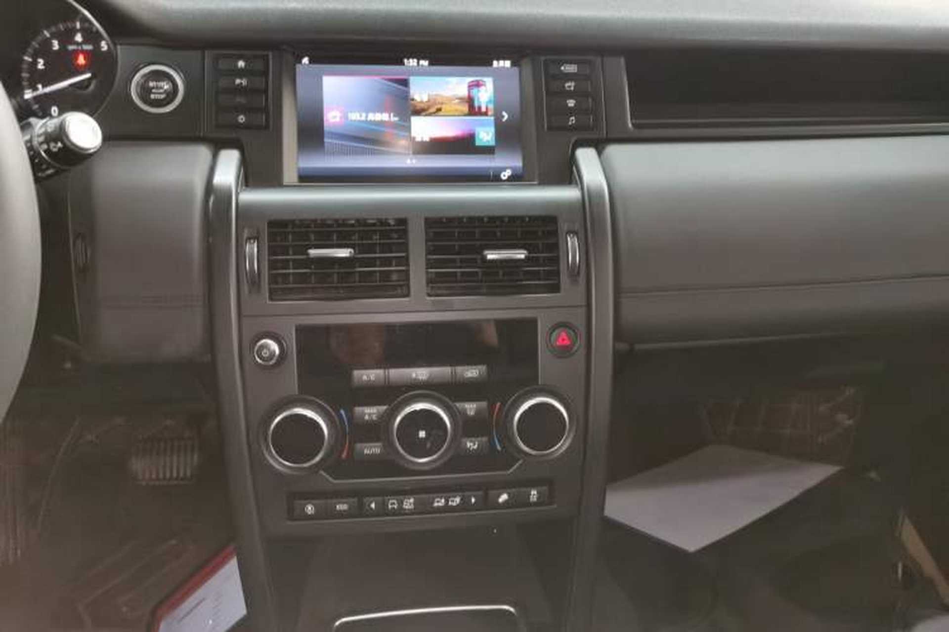 Used Land Rover Discovery Sport 2018 240 PS PURE Edition Audio And AC Panel