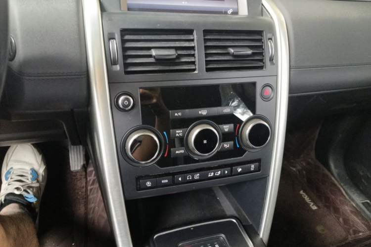 Used Land Rover Discovery Sport 2018 240 PS SE Version Audio And AC Panel