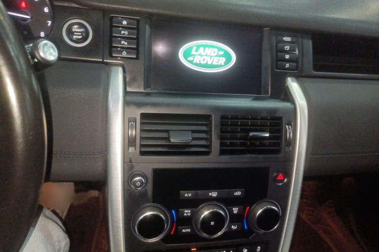 Used Land Rover Discovery Sport 2018 240 PS SE Version Audio And AC Panel