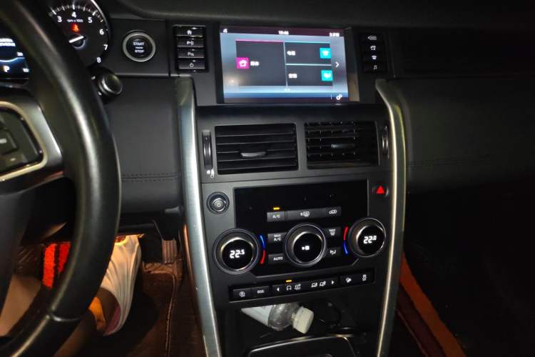 Used Land Rover Discovery Sport 2018 240 PS SE Version Audio And AC Panel