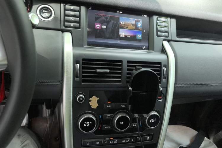 Used Land Rover Discovery Sport 2018 240 PS SE Version Audio And AC Panel
