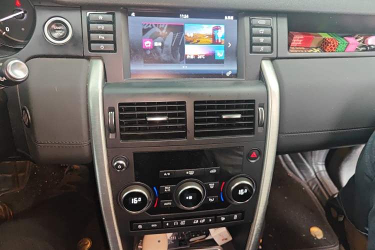 Used Land Rover Discovery Sport 2018 240 PS SE Version Audio And AC Panel