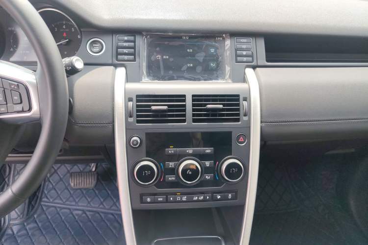 Used Land Rover Discovery Sport 2018 240 PS SE Version Audio And AC Panel