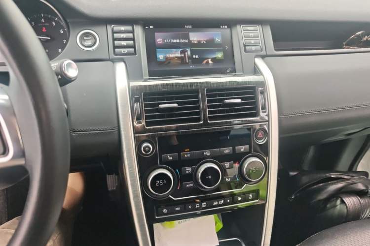 Used Land Rover Discovery Sport 2018 240 PS HSE Version Audio And AC Panel