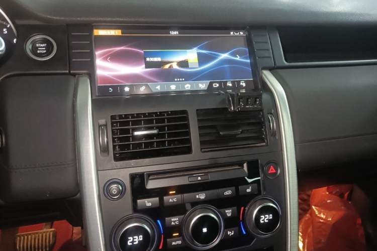 Used Land Rover Discovery Sport 2018 240 PS HSE Version Audio And AC Panel