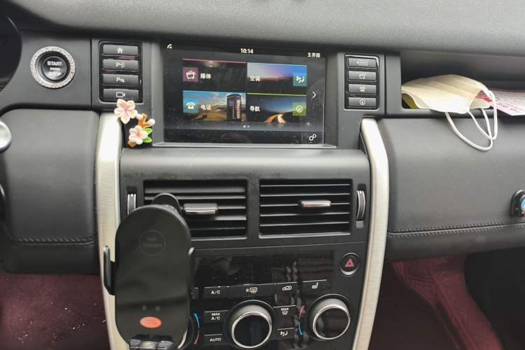 Used Land Rover Discovery Sport 2018 240 PS HSE Version Audio And AC Panel