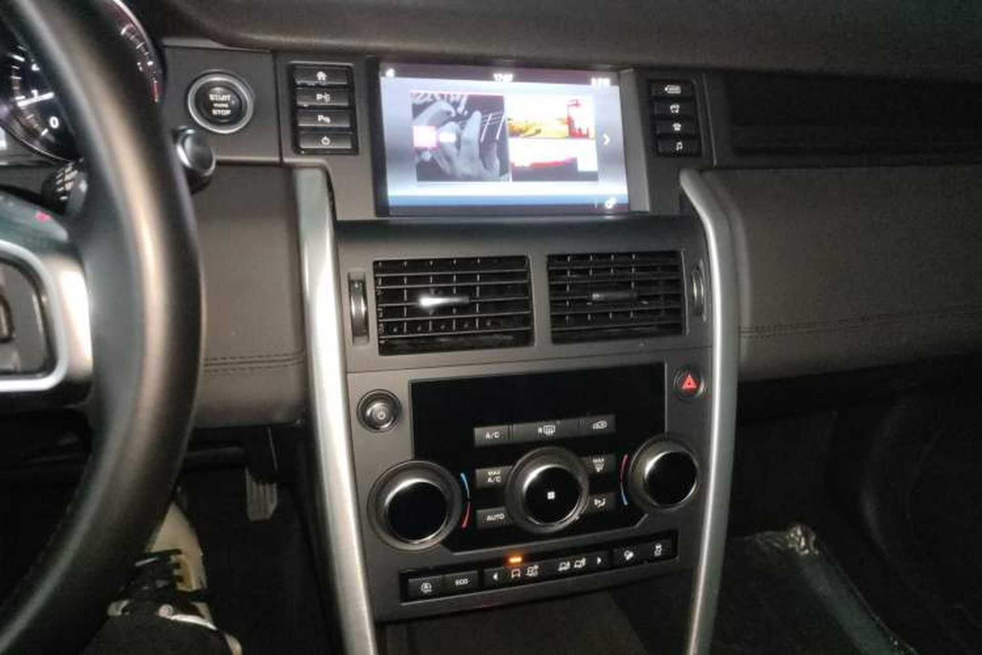 Used Land Rover Discovery Sport 2018 240 PS SE Version Audio And AC Panel