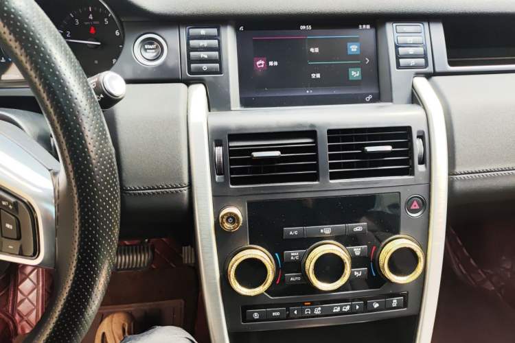 Used Land Rover Discovery Sport 2018 240 PS SE Version Audio And AC Panel