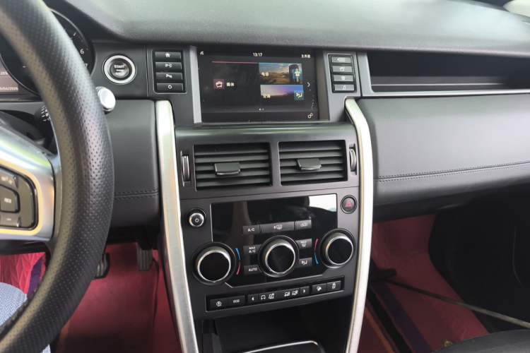 Used Land Rover Discovery Sport 2018 240 PS SE Version Audio And AC Panel