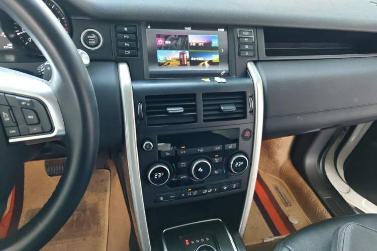 Used Land Rover Discovery Sport 2018 240 PS HSE Version Audio And AC Panel