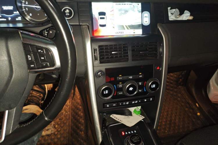 Used Land Rover Discovery Sport 2018 240 PS SE Version Audio And AC Panel
