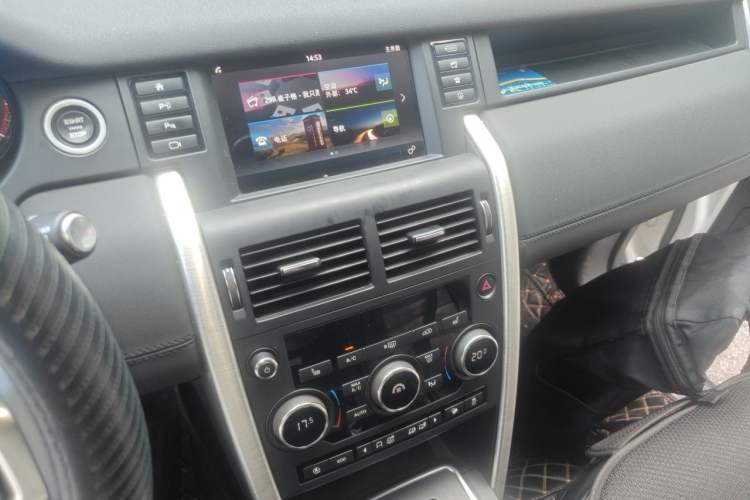 Used Land Rover Discovery Sport 2018 240 PS HSE Version Audio And AC Panel