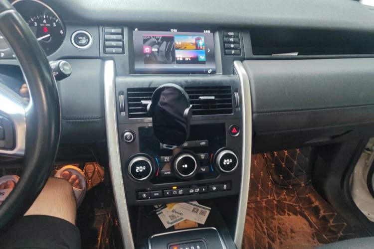 Used Land Rover Discovery Sport 2018 240 PS SE Version Audio And AC Panel