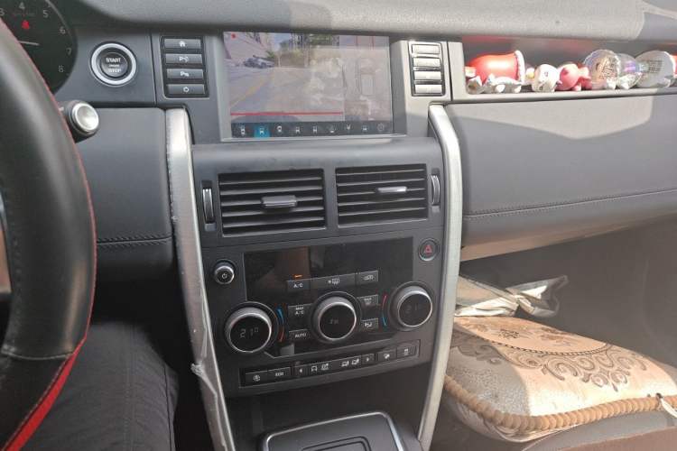 Used Land Rover Discovery Sport 2018 240 PS SE Version Audio And AC Panel