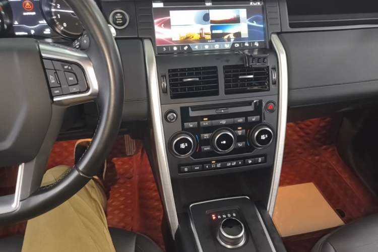 Used Land Rover Discovery Sport 2018 240 PS HSE Version Audio And AC Panel