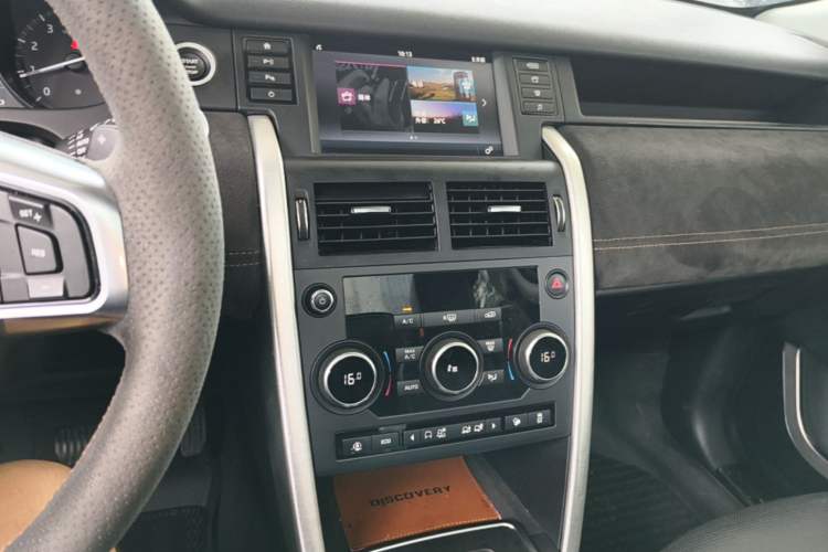 Used Land Rover Discovery Sport 2018 240 PS SE Version Audio And AC Panel