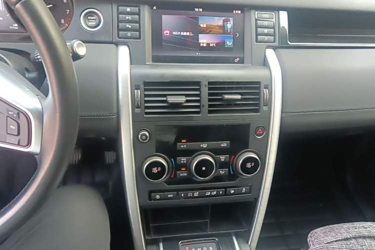 Used Land Rover Discovery Sport 2018 240 PS SE Version Audio And AC Panel