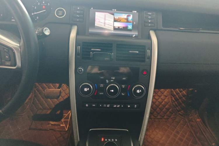 Used Land Rover Discovery Sport 2018 240 PS SE Version Audio And AC Panel