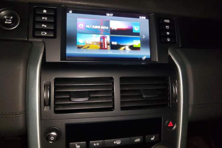 Used Land Rover Discovery Sport 2018 240 PS HSE Version Audio And AC Panel