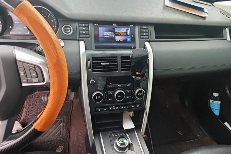 Used Land Rover Discovery Sport 2018 240 PS SE Version Audio And AC Panel