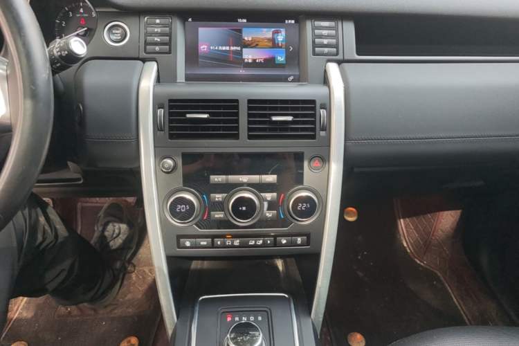 Used Land Rover Discovery Sport 2018 240 PS SE Version Audio And AC Panel