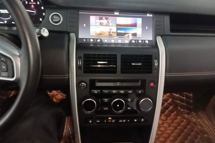 Used Land Rover Discovery Sport 2018 240 PS HSE Version Audio And AC Panel