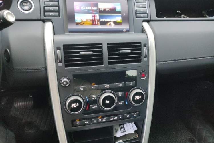 Used Land Rover Discovery Sport 2018 240 PS HSE Version Audio And AC Panel