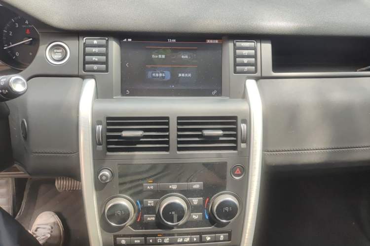 Used Land Rover Discovery Sport 2018 240 PS SE Version Audio And AC Panel