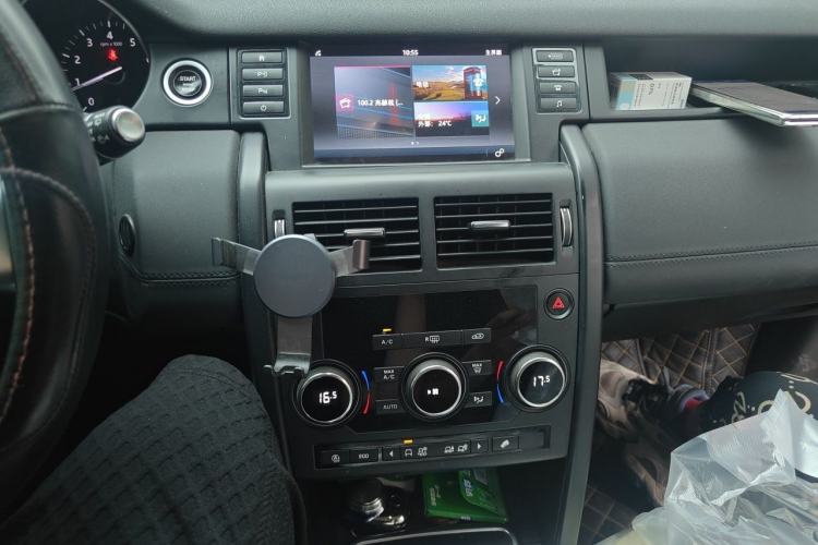 Used Land Rover Discovery Sport 2018 240 PS PURE Edition Audio And AC Panel