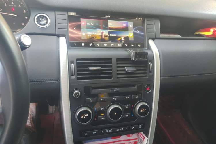 Used Land Rover Discovery Sport 2018 240 PS HSE Version Audio And AC Panel