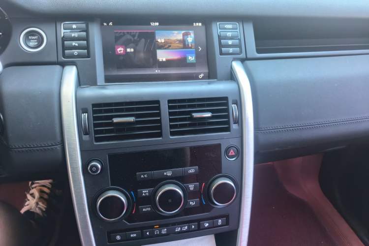 Used Land Rover Discovery Sport 2018 240 PS SE Version Audio And AC Panel