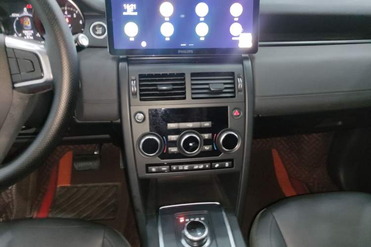 Used Land Rover Discovery Sport 2018 200 PS PURE Edition Audio And AC Panel