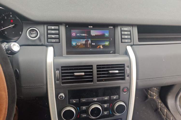 Used Land Rover Discovery Sport 2018 240 PS HSE Version Audio And AC Panel