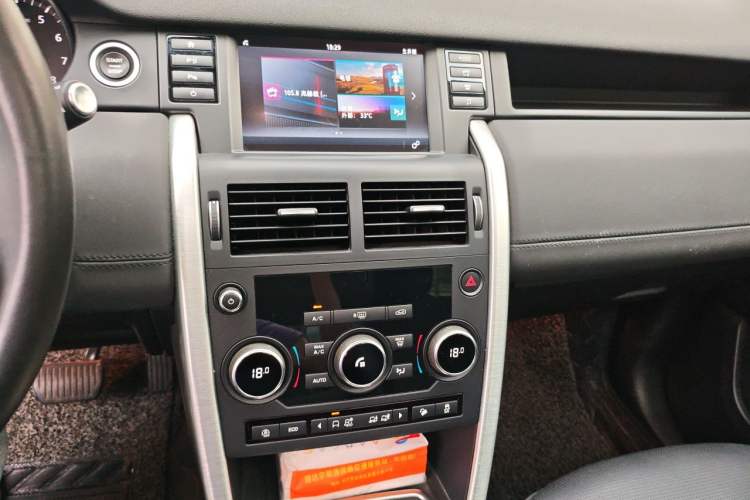 Used Land Rover Discovery Sport 2018 240 PS SE Version Audio And AC Panel