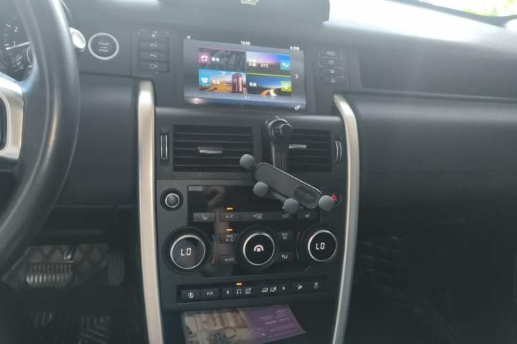 Used Land Rover Discovery Sport 2018 240 PS HSE Version Audio And AC Panel