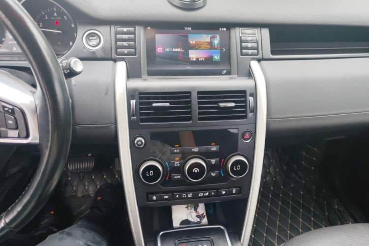 Used Land Rover Discovery Sport 2018 240 PS SE Version Audio And AC Panel