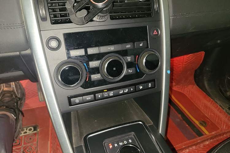 Used Land Rover Discovery Sport 2018 240 PS HSE Version Audio And AC Panel