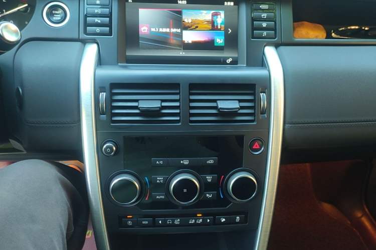 Used Land Rover Discovery Sport 2018 240 PS SE Version Audio And AC Panel