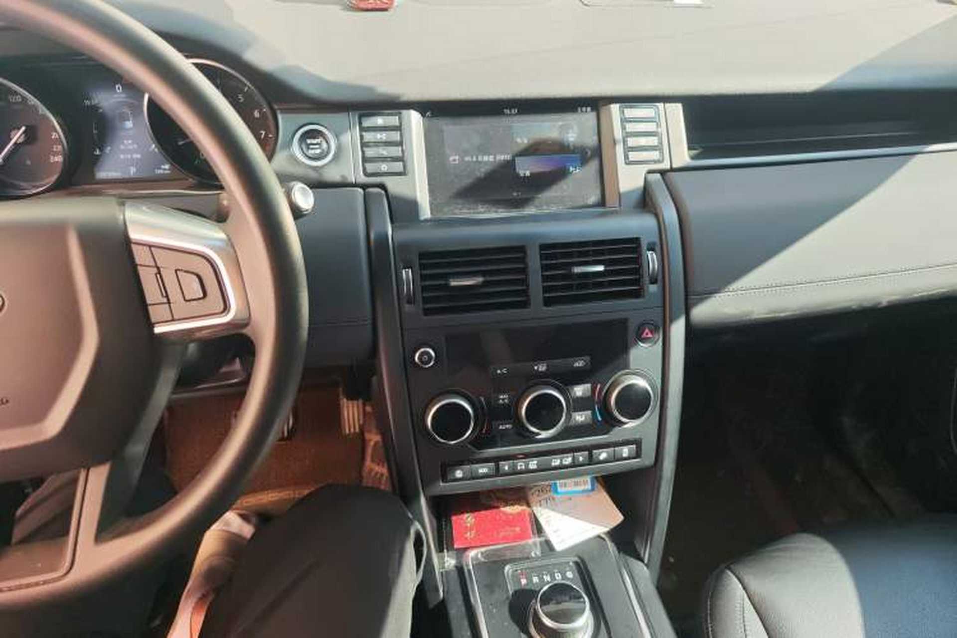 Used Land Rover Discovery Sport 2018 200 PS PURE Edition Audio And AC Panel