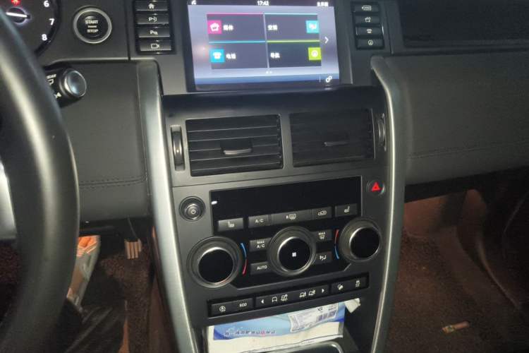 Used Land Rover Discovery Sport 2018 240 PS HSE Version Audio And AC Panel