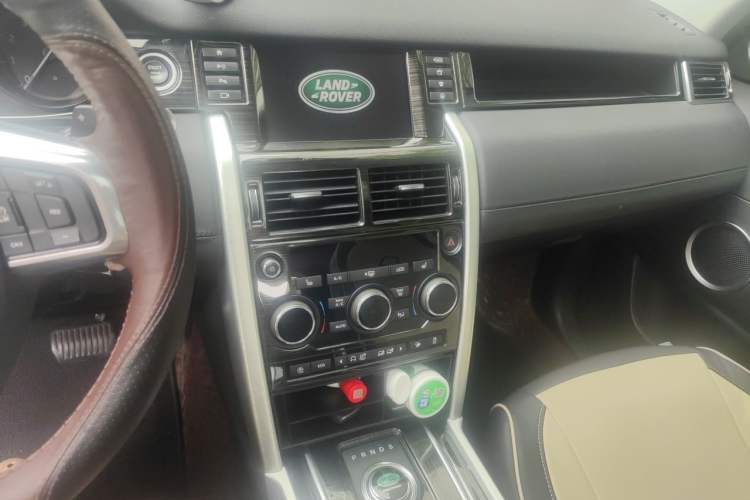 Used Land Rover Discovery Sport 2018 240 PS HSE Version Audio And AC Panel