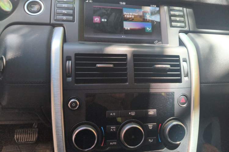Used Land Rover Discovery Sport 2018 240 PS SE Version Audio And AC Panel