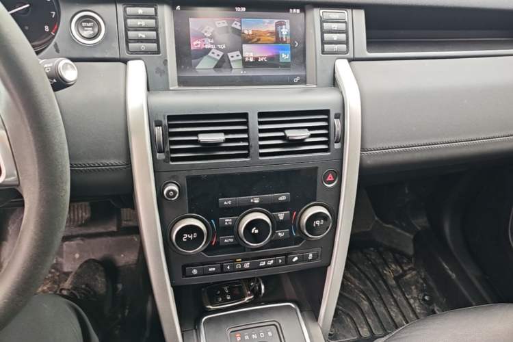 Used Land Rover Discovery Sport 2018 240 PS PURE Edition Audio And AC Panel
