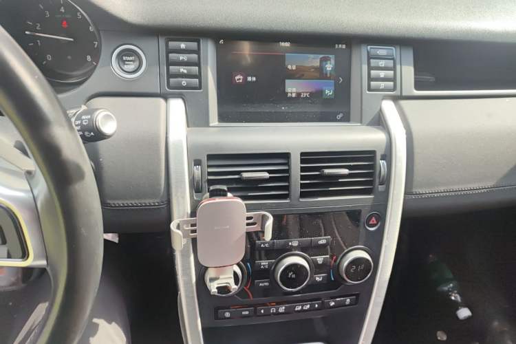 Used Land Rover Discovery Sport 2018 240 PS SE Version Audio And AC Panel