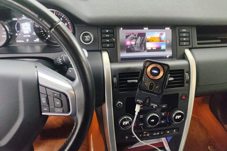 Used Land Rover Discovery Sport 2018 240 PS SE Version Audio And AC Panel