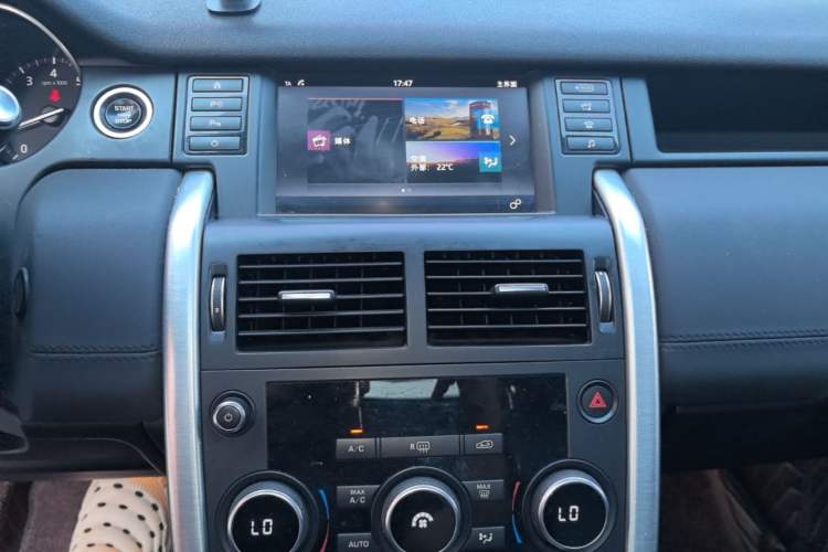 Used Land Rover Discovery Sport 2018 240 PS SE Version Audio And AC Panel