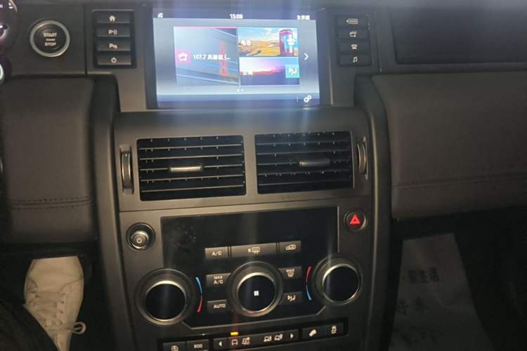 Used Land Rover Discovery Sport 2018 240 PS PURE Edition Audio And AC Panel