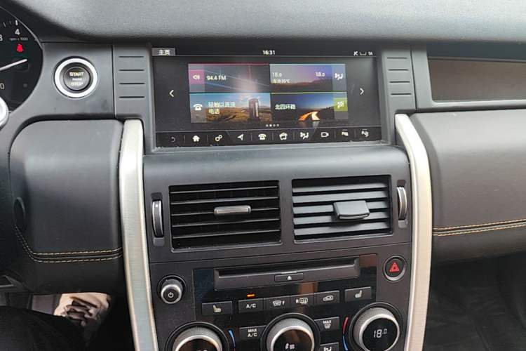 Used Land Rover Discovery Sport 2018 240 PS HSE LUXURY Edition Audio And AC Panel
