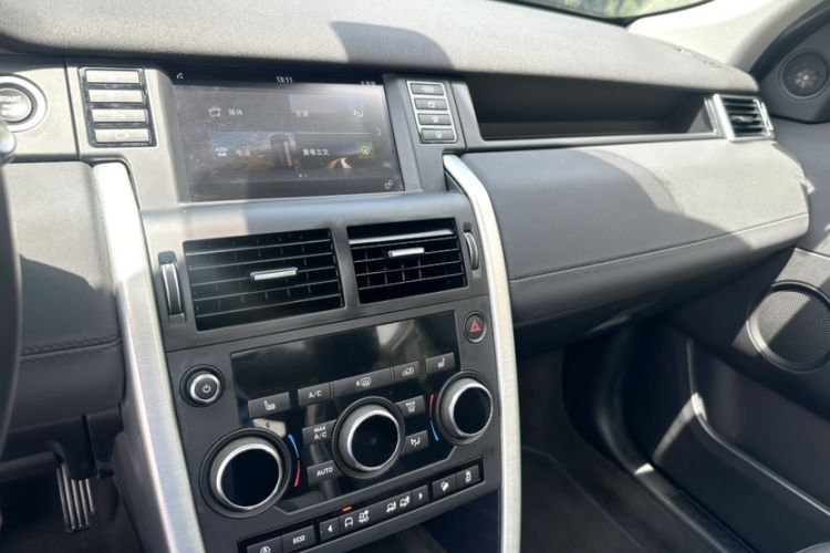 Used Land Rover Discovery Sport 2018 240 PS HSE Version Audio And AC Panel